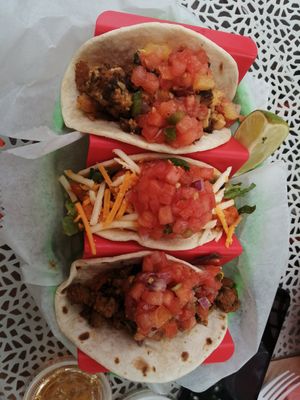 "Vegan Special" = Three differently filled Tacos 🤤 at Street Taco VII in Troy