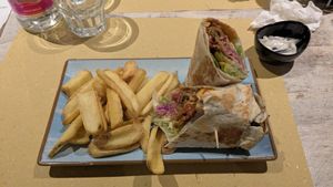 Veg'n roll + chips at DoGali Burgers in Rovereto