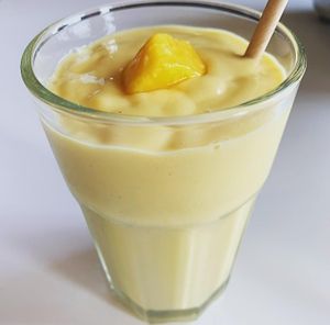 Mango-lassi - Manga e "iogurte"  orgânico e biológico at Vegan Point Porto in Porto