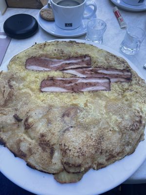 Duo pannenkoek 🥞   at Pannekoekhuis De Nachtegaal in Rotterdam