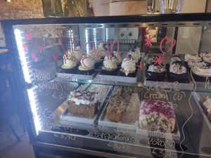 Vegan options at Betty's Bakery in Cologne