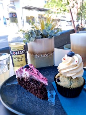 Vegan cakes and drinks at Betty's Bakery in Cologne