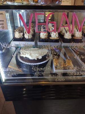 Vegan options at Betty's Bakery in Cologne