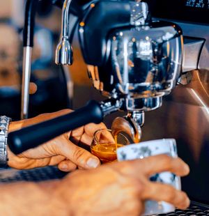 We are extracting and brewing with the most innovative equipment. Our Choice: Slayer at Coffee Coaching Club in Bern