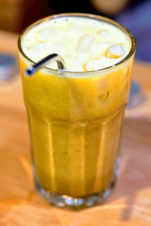 Refreshing and joyful: Iced Golden Latte - vegan option available at Coffee Coaching Club in Bern
