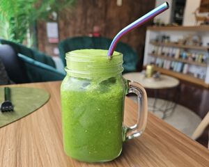 Detox - Banana, Celery, Spinach, Cucumber, Apple, Lemon juice and Ginger) at Green Point in Aveiro