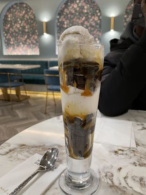 vegan cookies and cream sundae   at Heavenly Desserts in Watford