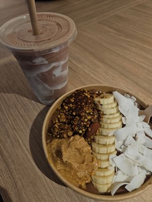 Strawberry coco smoothie + coco smoothie bowl with toppings #1 at Banacado in Stockholm