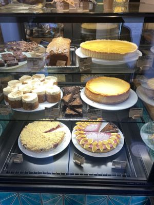 Heutige Auswahl, überwiegend Vegan   at Kaffeesurium in Furth