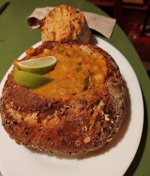 Bread bowl with curry - chickpeas, sweet potato, lime and more at Marstang in Marstal