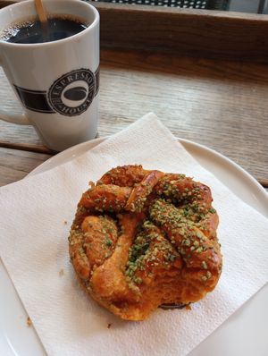 Pumpkin bun - vegan and labeled as such at Espresso House - Potsdamer Platz in Berlin