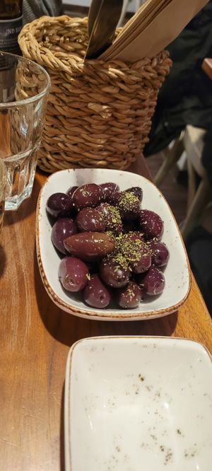 Port. Oliven #Veganuary at Oh my Greek! in Zurich