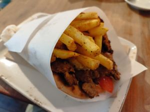 Vegan Gyros Pita with hummus as dip at Oh my Greek! in Zurich