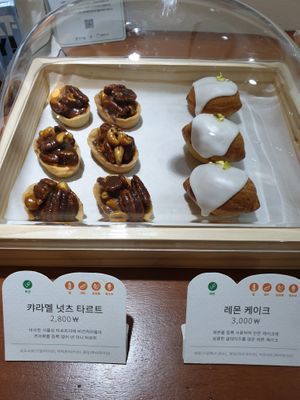 selection at Jigushop - Yeonnam District 지구샵 홈&베이커리 연남점 in Seoul