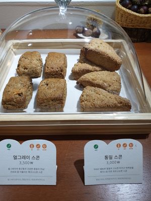 scones at Jigushop - Yeonnam District 지구샵 홈&베이커리 연남점 in Seoul