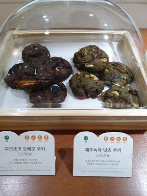 cookies at Jigushop - Yeonnam District 지구샵 홈&베이커리 연남점 in Seoul