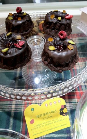 Chocolate cherry cake (Christmas edition) at Jigushop - Yeonnam District 지구샵 홈&베이커리 연남점 in Seoul