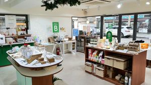 Interior of location at Jigushop - Yeonnam District 지구샵 홈&베이커리 연남점 in Seoul