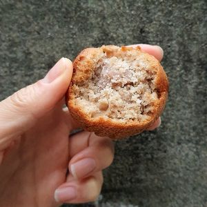 Chestnut madeleine - with filling! at Jigushop - Yeonnam District 지구샵 홈&베이커리 연남점 in Seoul