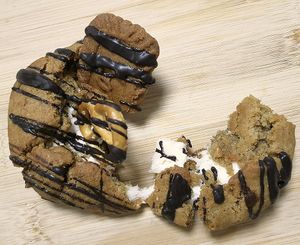 Pretzel smore cookie - close-up (marshmellow filling) at Jigushop - Yeonnam District 지구샵 홈&베이커리 연남점 in Seoul