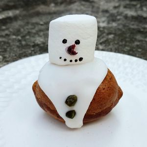 Lemon cake (Christmas edition) at Jigushop - Yeonnam District 지구샵 홈&베이커리 연남점 in Seoul