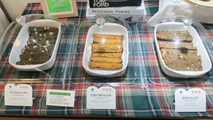 different kinds of vegan biscotti at Jigushop - Yeonnam District 지구샵 홈&베이커리 연남점 in Seoul