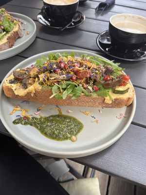 Hummusbrot mit Grillgemüse  at Lykke Cafe und Bar in Flensburg