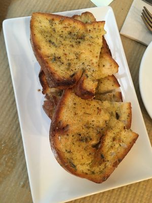 Garlic bread at Fangas Veg in Coimbra