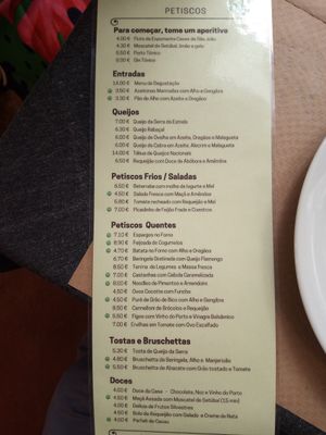 Menu with vegan options clearly mentioned at Fangas Veg in Coimbra