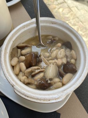 aluvias con setas shitake y comino. !Delicioso!  at Fangas Veg in Coimbra