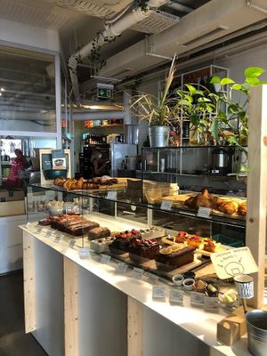 Theke at Kaffeesaurus in Cologne