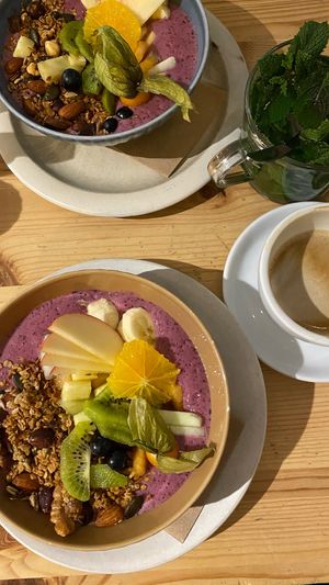 Bali Bowl🍊🥝🍏🍌🍓🫐  at Kaffeesaurus in Cologne