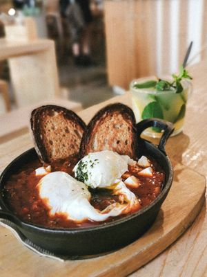 Shakshuka at Kaffeesaurus in Cologne