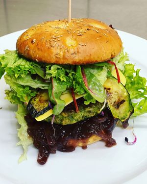 GREEN VEGGI BURGER 🤤 #Veganuary at Gasthof Bauer in Kirchham