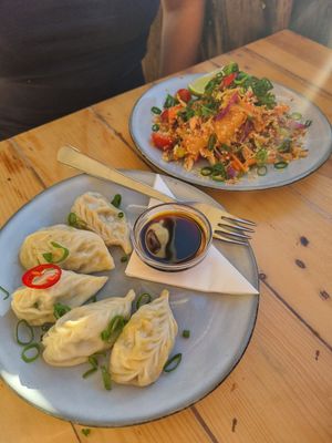 Du Pfingsten and Thai Salad at Maxi's Warung Thai & Indo Food in Aljezur