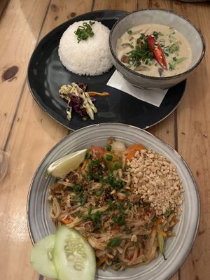 Green Curry and Pad Thai  at Maxi's Warung Thai & Indo Food in Aljezur