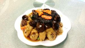 發菜紫菜卷 at Happy Veggies - Wanchai in Hong Kong Island