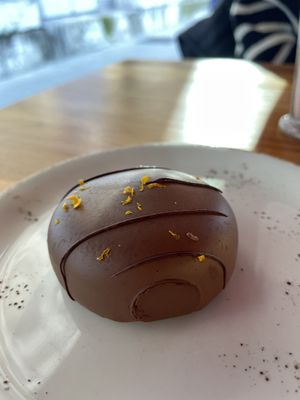 Donaked vegano de choco y naranja  at Naked & Sated in Bilbao