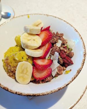 Mango Bowl close up at Naked & Sated in Bilbao