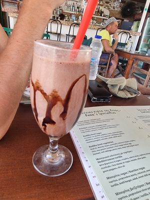 Vg choc shake at Stis Annas - Στης Αννας in Leros