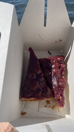 Vegane Kirsch Käsekuchen 🍒  at Bahi in Bregenz