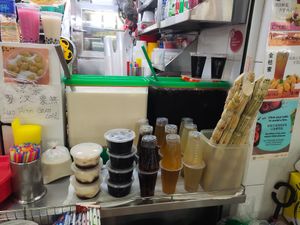 Assorted drinks at Water Lilies Drinks 水仙花 in Central Singapore