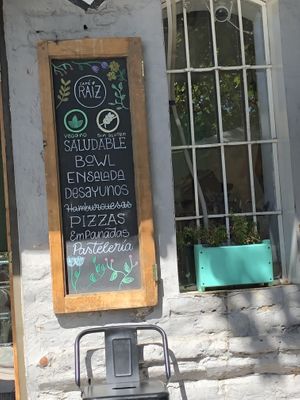 Sign by door outlining vegan options   at Café Raíz in Santiago