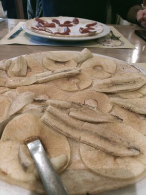 Heerlijke pannenkoek met appel, banaan & kaneel suiker at Pannenkoekenparadijs in Valkenburg