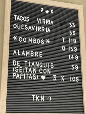 Menu  at Viva la Virria in Merida