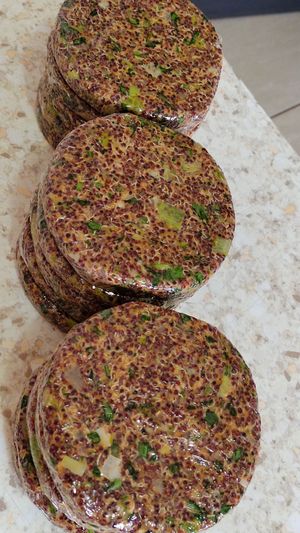 Hambúrguer de quinoa com alho poró at Beans Burger in Botucatu