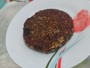 Hambúrguer de quinoa com alho poró pronto at Beans Burger in Botucatu