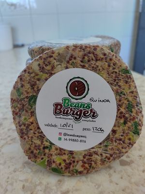 Hambúrguer de quinoa com alho poró at Beans Burger in Botucatu