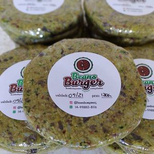 Hambúrguer de feijão preto at Beans Burger in Botucatu