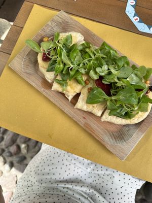 Bustrot mot veganer Option (Pan Vegan)  at Bistrot Don Carlo Delicatessen in Bosa